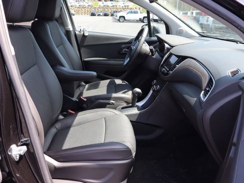 Used 2022 Chevrolet Trax LT w/ LT Convenience Package AWD/4WD image 16