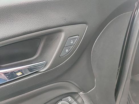 Used 2023 Chevrolet Equinox Premier FWD image 30