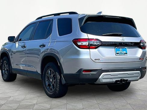 Certified 2025 Honda Pilot TrailSport image 4