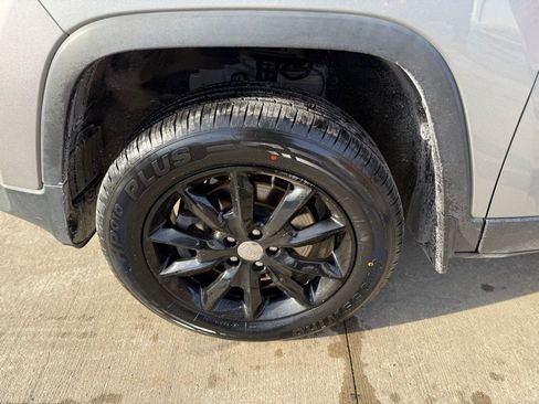 Used 2014 Jeep Cherokee Altitude w/ Cold Weather Group image 11