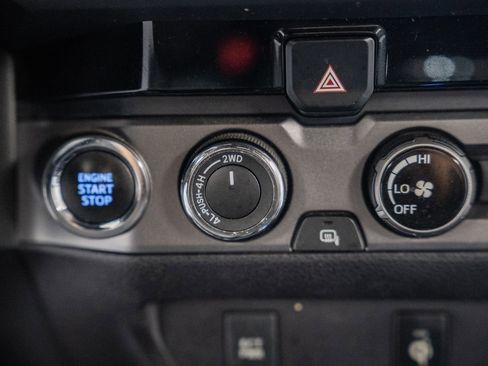 Used 2017 Toyota Tacoma TRD Off-Road image 27