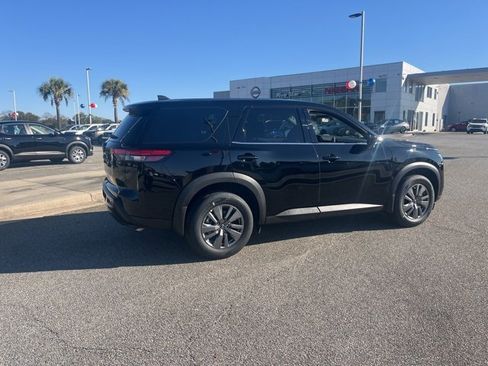 New 2026 Nissan Pathfinder S image 5