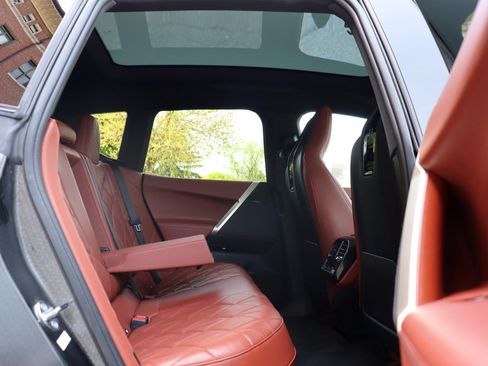 Used 2022 BMW iX xDrive50 w/ Premium Package AWD/4WD image 18