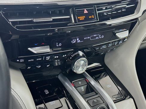 Used 2023 Acura MDX SH-AWD w/ Advance Package image 24