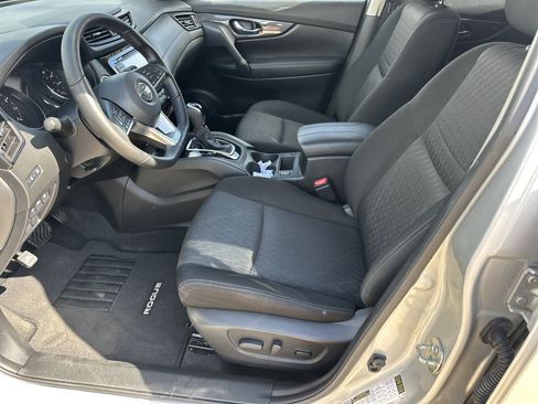 Used 2020 Nissan Rogue SV FWD image 14