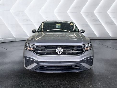 Used 2022 Volkswagen Tiguan SE w/ Panoramic Sunroof Package image 2