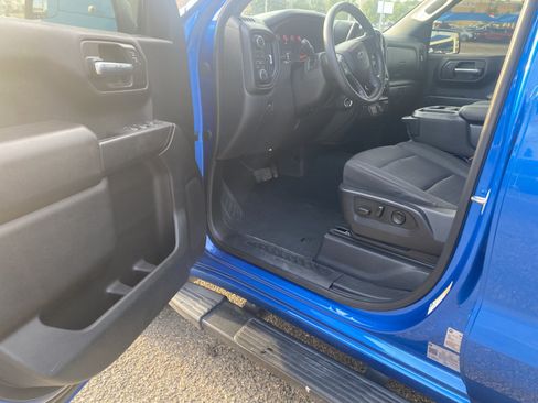 Used 2022 Chevrolet Silverado 1500 Custom Trail Boss AWD/4WD image 11