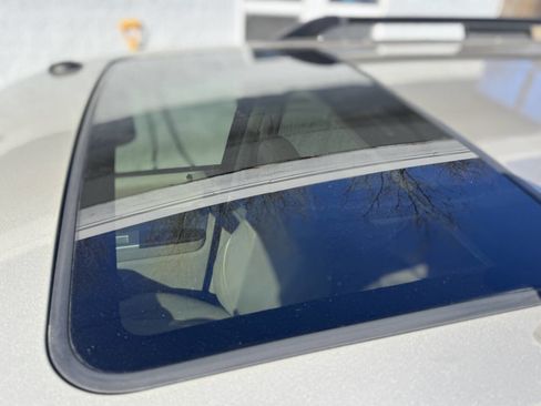 Used 2010 Mercury Mariner V6 AWD 4dr SUV image 21