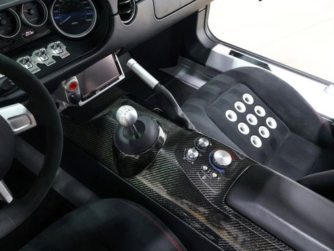Used 2006 Ford GT RWD image 41