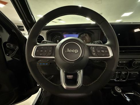 Used 2025 Jeep Wrangler Unlimited Sahara image 42