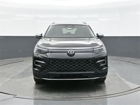 New 2026 Volkswagen Tiguan SE R-Line image 2