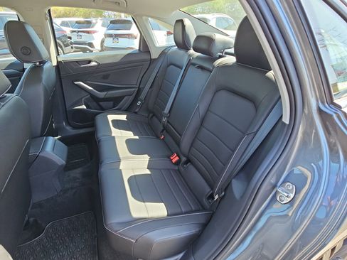 Certified 2023 Volkswagen Jetta SE w/ Panoramic Sunroof Package FWD image 13