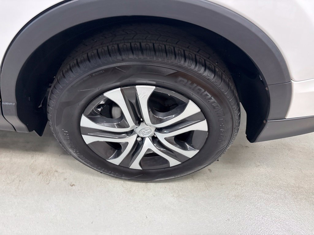Used 2016 Toyota RAV4 LE AWD/4WD image 23