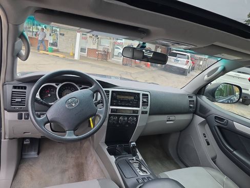 Used 2005 Toyota 4Runner SR5 AWD/4WD image 12