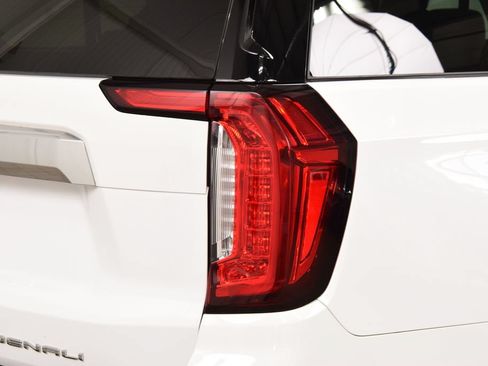 Used 2024 GMC Yukon XL Denali AWD/4WD image 21