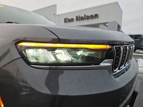 Used 2022 Jeep Grand Cherokee L Limited image 19