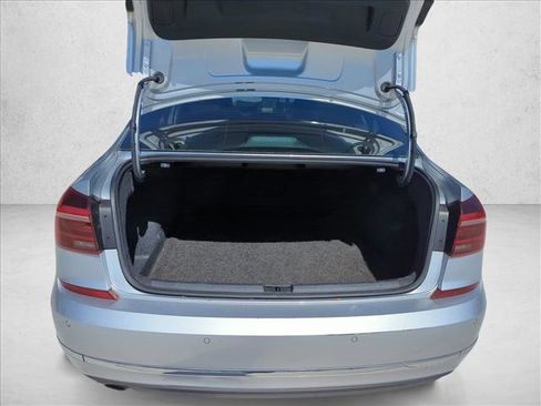 Used 2018 Volkswagen Passat 2.0T SEL Premium image 6