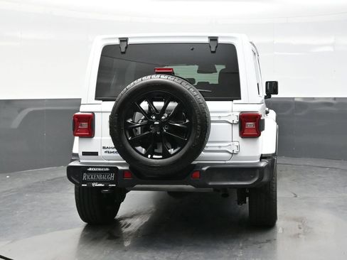 Used 2025 Jeep Wrangler Unlimited Sahara w/ Safety Group AWD/4WD image 6