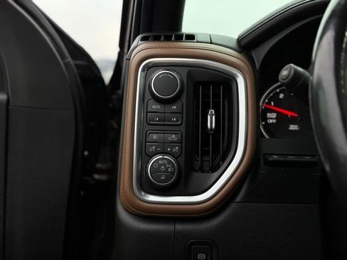 Used 2019 Chevrolet Silverado 1500 High Country w/ Technology Package image 18