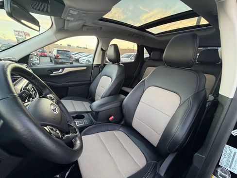 Used 2022 Ford Escape Titanium w/ Titanium Elite Package image 15