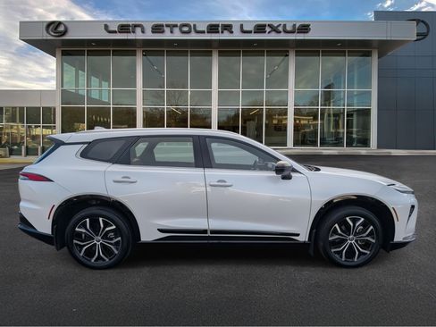 Used 2025 Toyota Crown Signia image 2