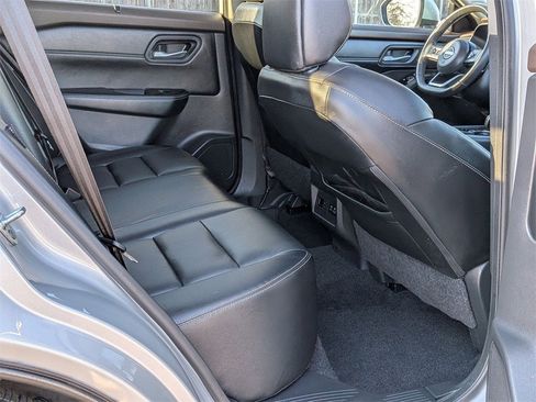 Used 2022 Nissan Rogue SL w/ SL Premium Package image 21