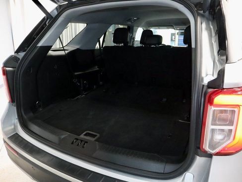 Certified 2022 Ford Explorer XLT w/ Equipment Group 202A image 15