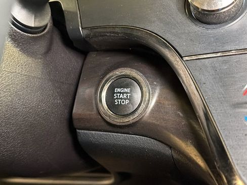 Used 2016 Toyota Avalon Limited image 31