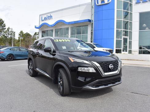Used 2023 Nissan Rogue SL image 1