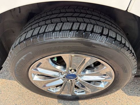 Used 2018 Ford Expedition XLT w/ Equipment Group 202A AWD/4WD image 23
