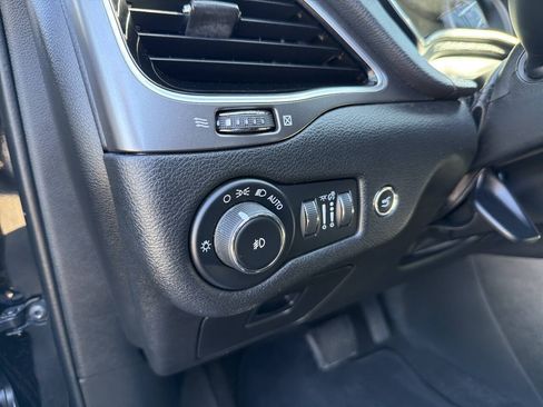 Used 2019 Jeep Cherokee Limited w/ Technology Group AWD/4WD image 38