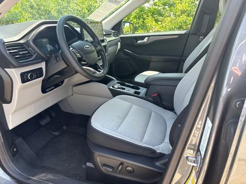 Used 2023 Ford Escape Active w/ Tech Pack #2 AWD/4WD image 11