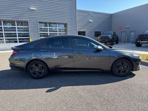 Used 2022 Hyundai Elantra SEL FWD image 4