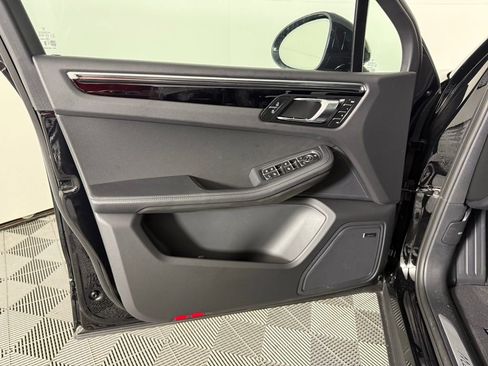Certified 2025 Porsche Macan S image 24