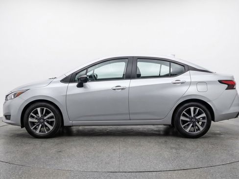 Used 2025 Nissan Versa SV FWD image 5