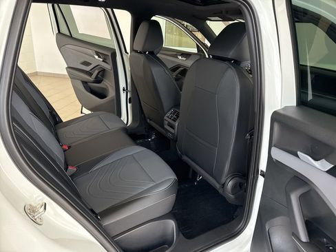 New 2025 Volkswagen Tiguan SE R-Line image 14