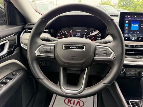 Used 2022 Jeep Compass Limited AWD/4WD image 9