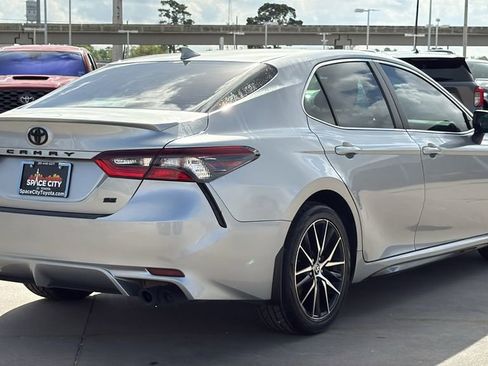 Used 2022 Toyota Camry SE image 5