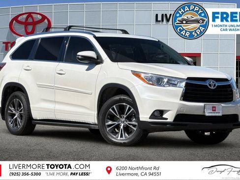 Used 2016 Toyota Highlander XLE FWD image 1