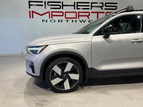 Used 2023 Volvo XC40 Recharge Ultimate AWD/4WD image 3