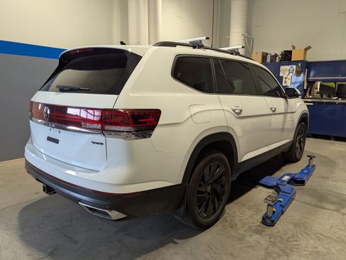Used 2024 Volkswagen Atlas SE AWD/4WD image 4