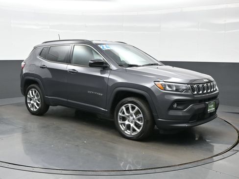 Used 2024 Jeep Compass 4WD image 11