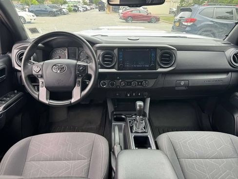 Used 2019 Toyota Tacoma TRD Sport AWD/4WD image 16