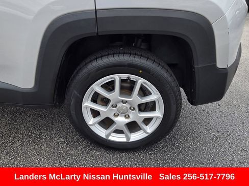 Used 2019 Jeep Renegade Latitude AWD/4WD image 12