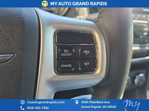 Used 2011 Chrysler 200 Touring FWD image 16