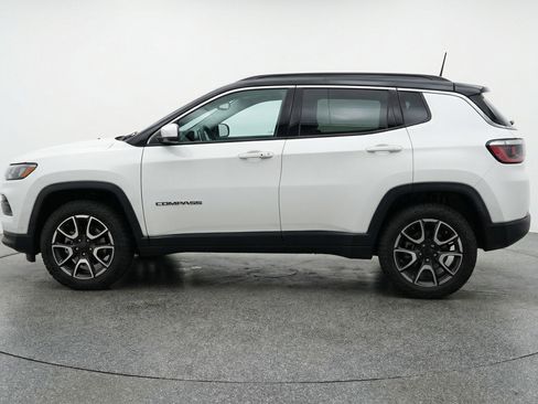 Used 2025 Jeep Compass Trailhawk AWD/4WD image 5
