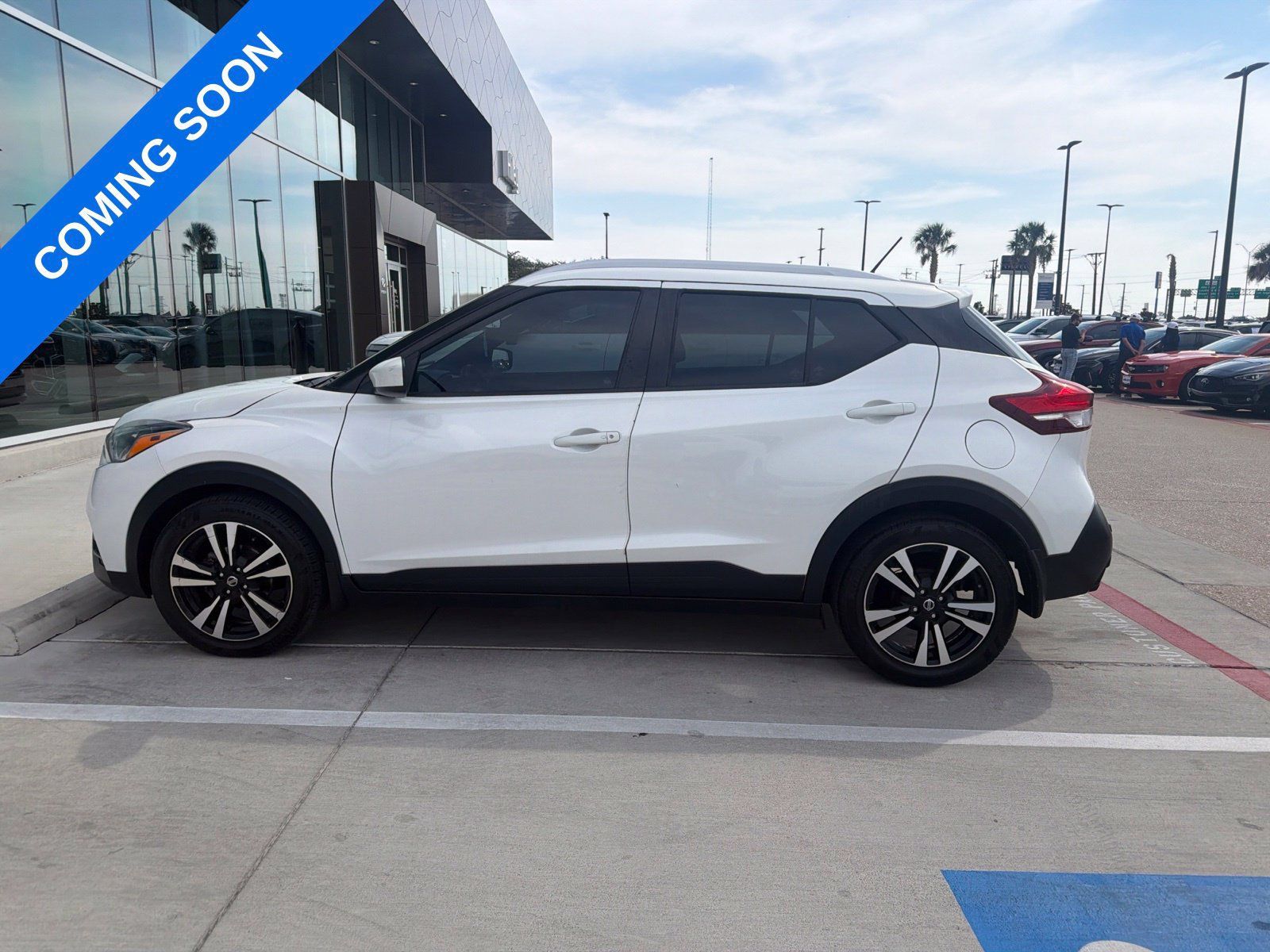 Used 2020 Nissan Kicks SV FWD image 9