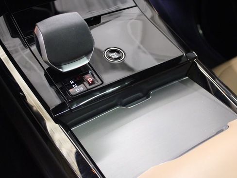 Used 2025 Land Rover Range Rover Sport SE image 37