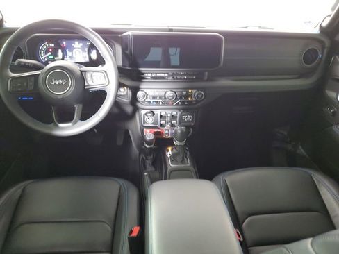 Used 2024 Jeep Wrangler Unlimited Rubicon 4xe image 15