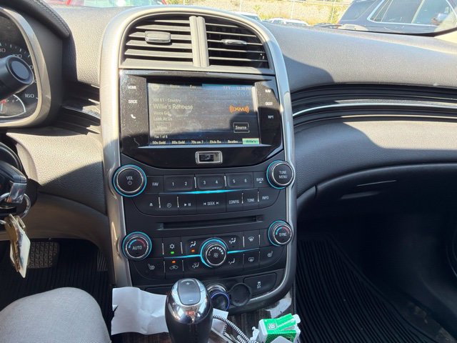 Used 2015 Chevrolet Malibu LT w/ Leather Package FWD image 9
